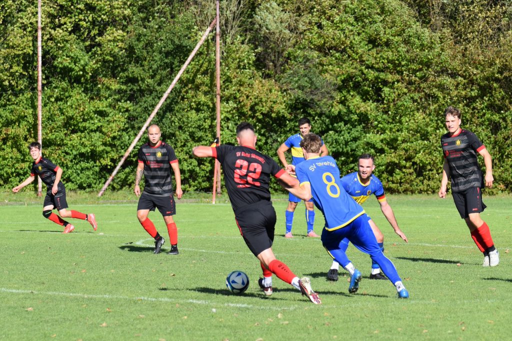 Zweikampf im Mittelfeld gegen den SV Strehla